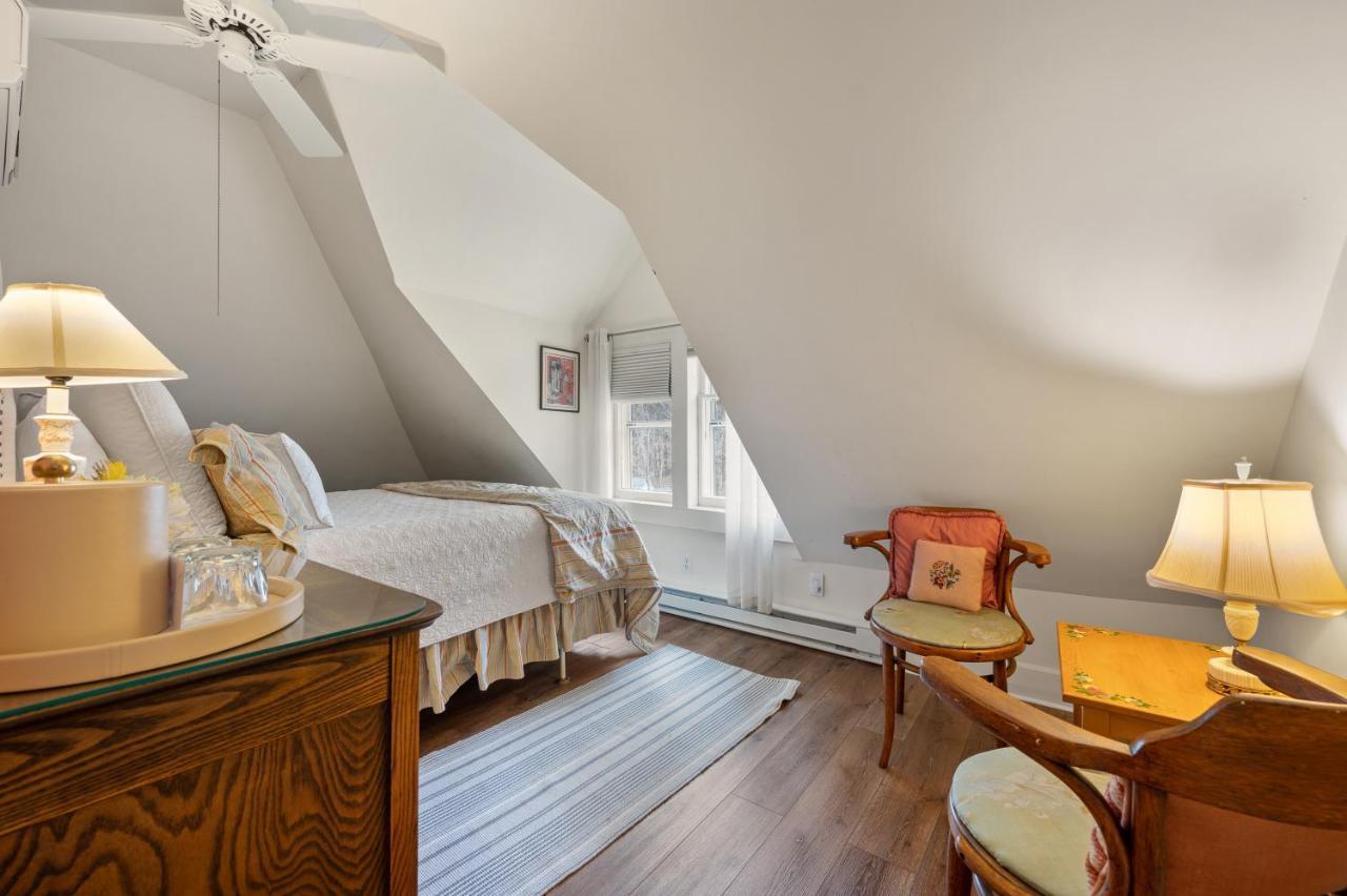Brook Farm Inn เลนอกซ์ ภายนอก รูปภาพ