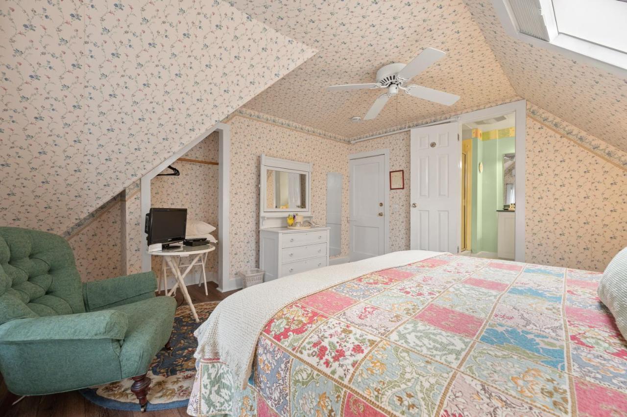 Brook Farm Inn เลนอกซ์ ภายนอก รูปภาพ