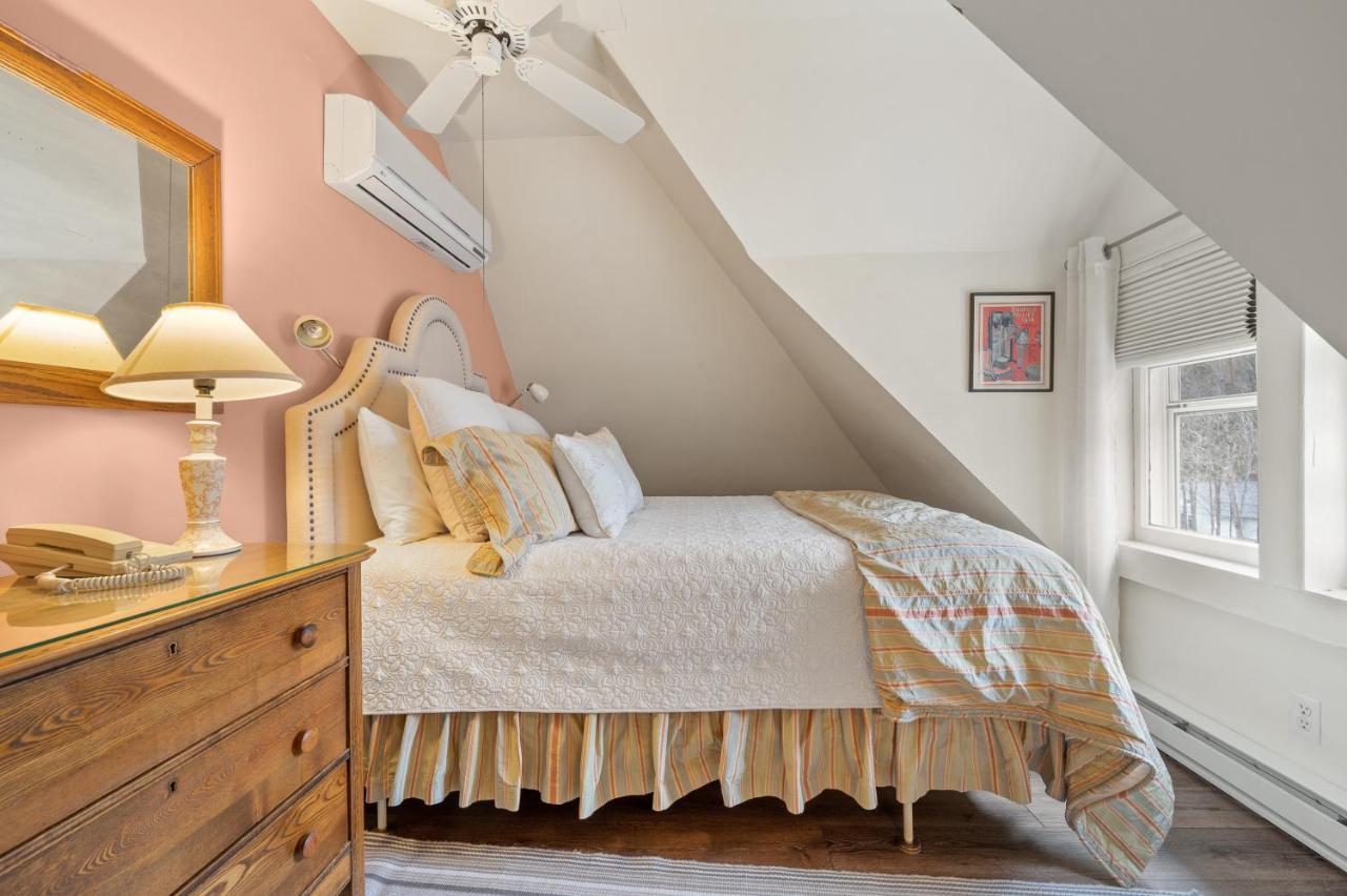 Brook Farm Inn เลนอกซ์ ภายนอก รูปภาพ
