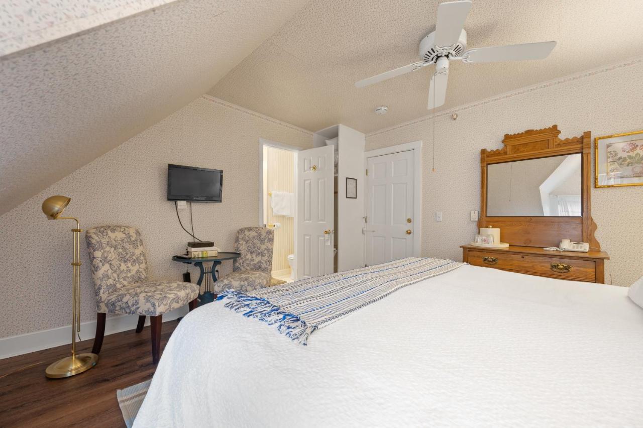 Brook Farm Inn เลนอกซ์ ภายนอก รูปภาพ
