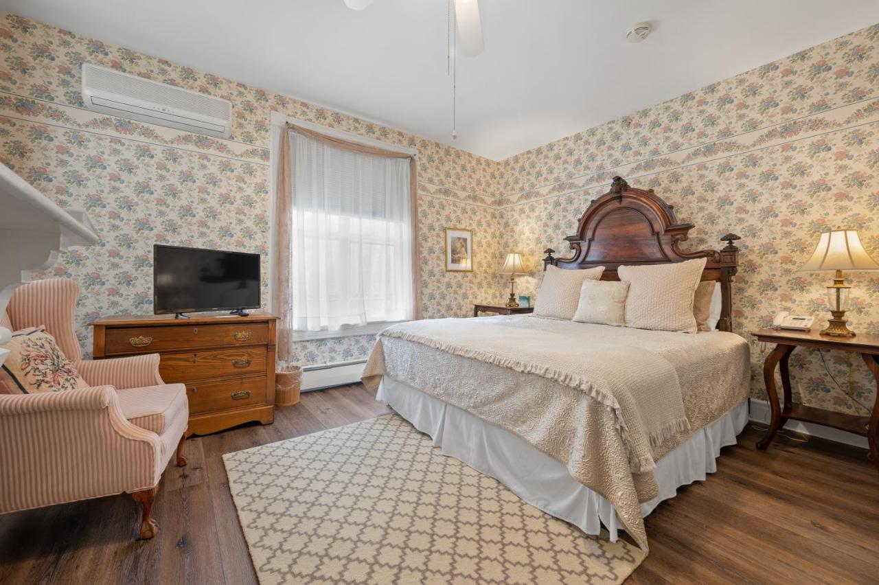 Brook Farm Inn เลนอกซ์ ภายนอก รูปภาพ