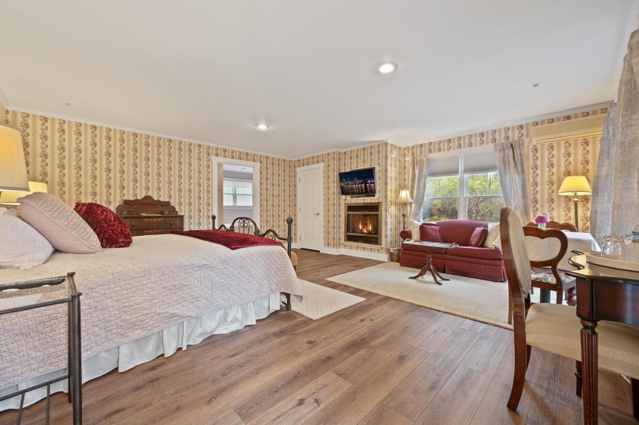 Brook Farm Inn เลนอกซ์ ภายนอก รูปภาพ