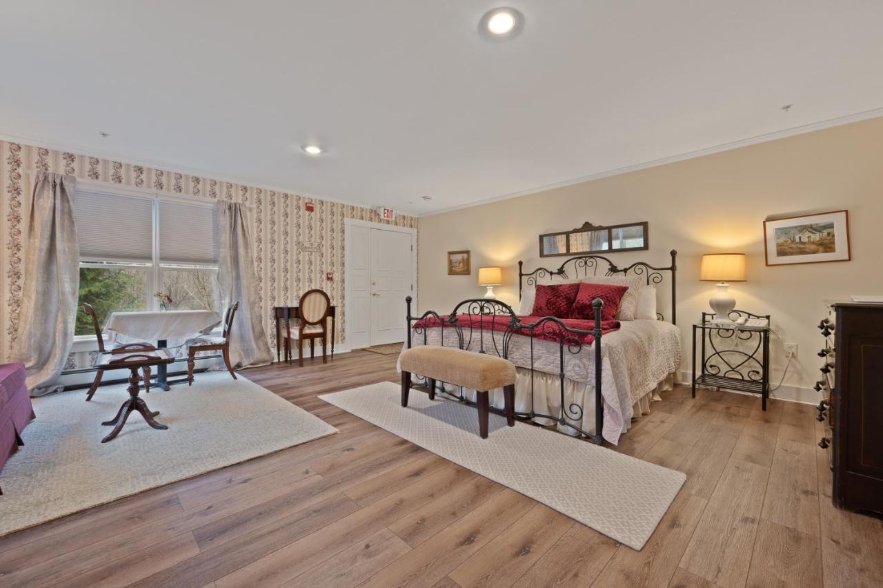 Brook Farm Inn เลนอกซ์ ภายนอก รูปภาพ