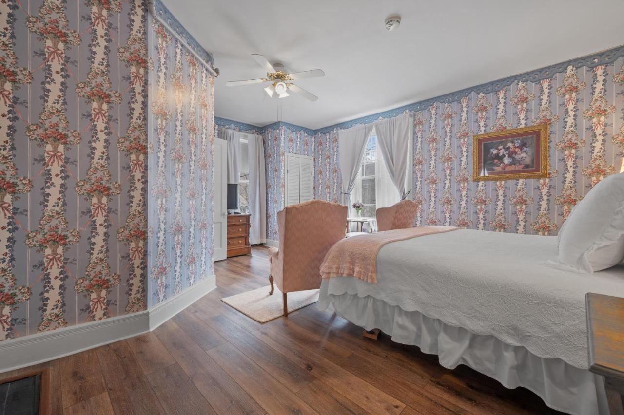 Brook Farm Inn เลนอกซ์ ภายนอก รูปภาพ
