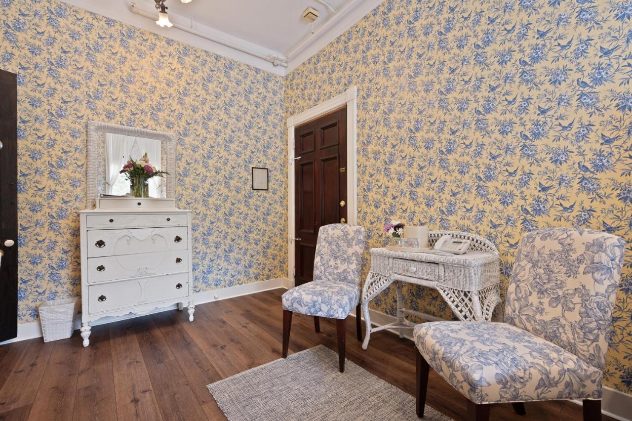 Brook Farm Inn เลนอกซ์ ภายนอก รูปภาพ