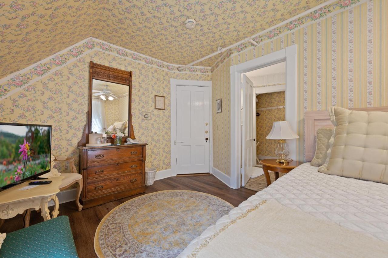 Brook Farm Inn เลนอกซ์ ภายนอก รูปภาพ