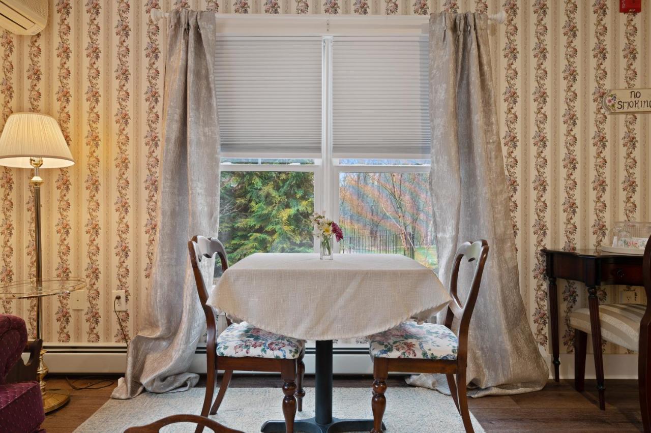 Brook Farm Inn เลนอกซ์ ภายนอก รูปภาพ