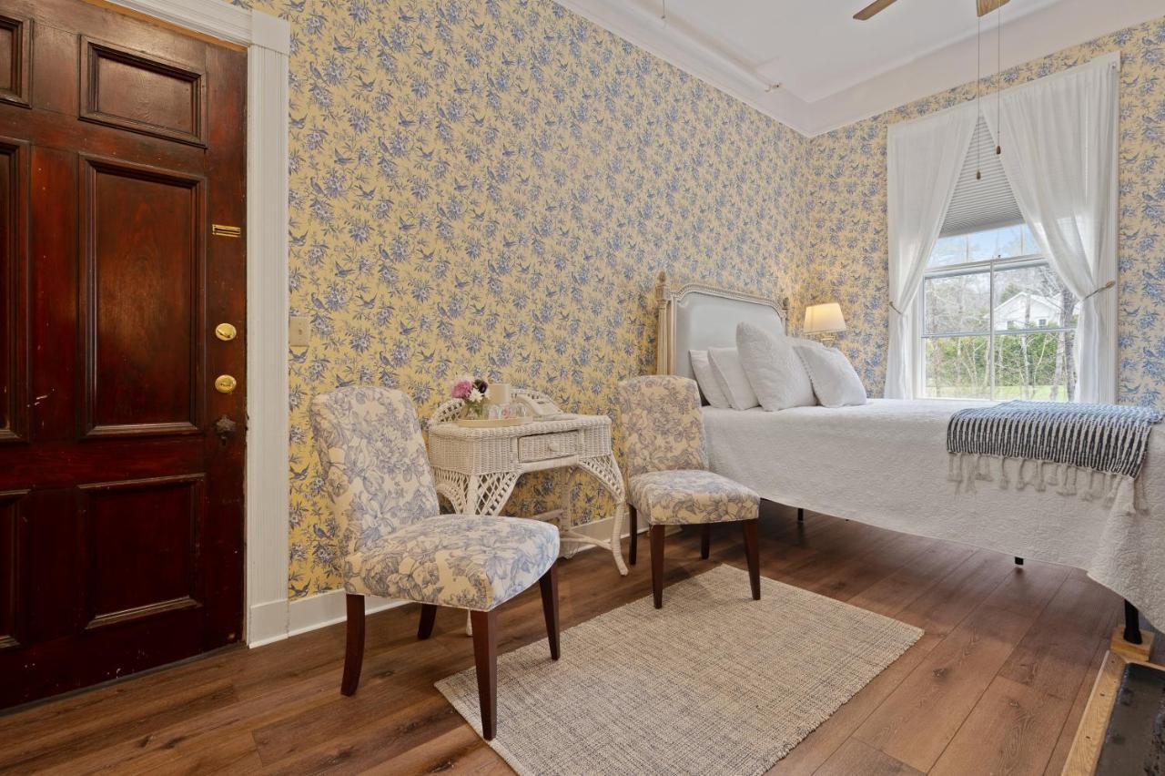 Brook Farm Inn เลนอกซ์ ภายนอก รูปภาพ
