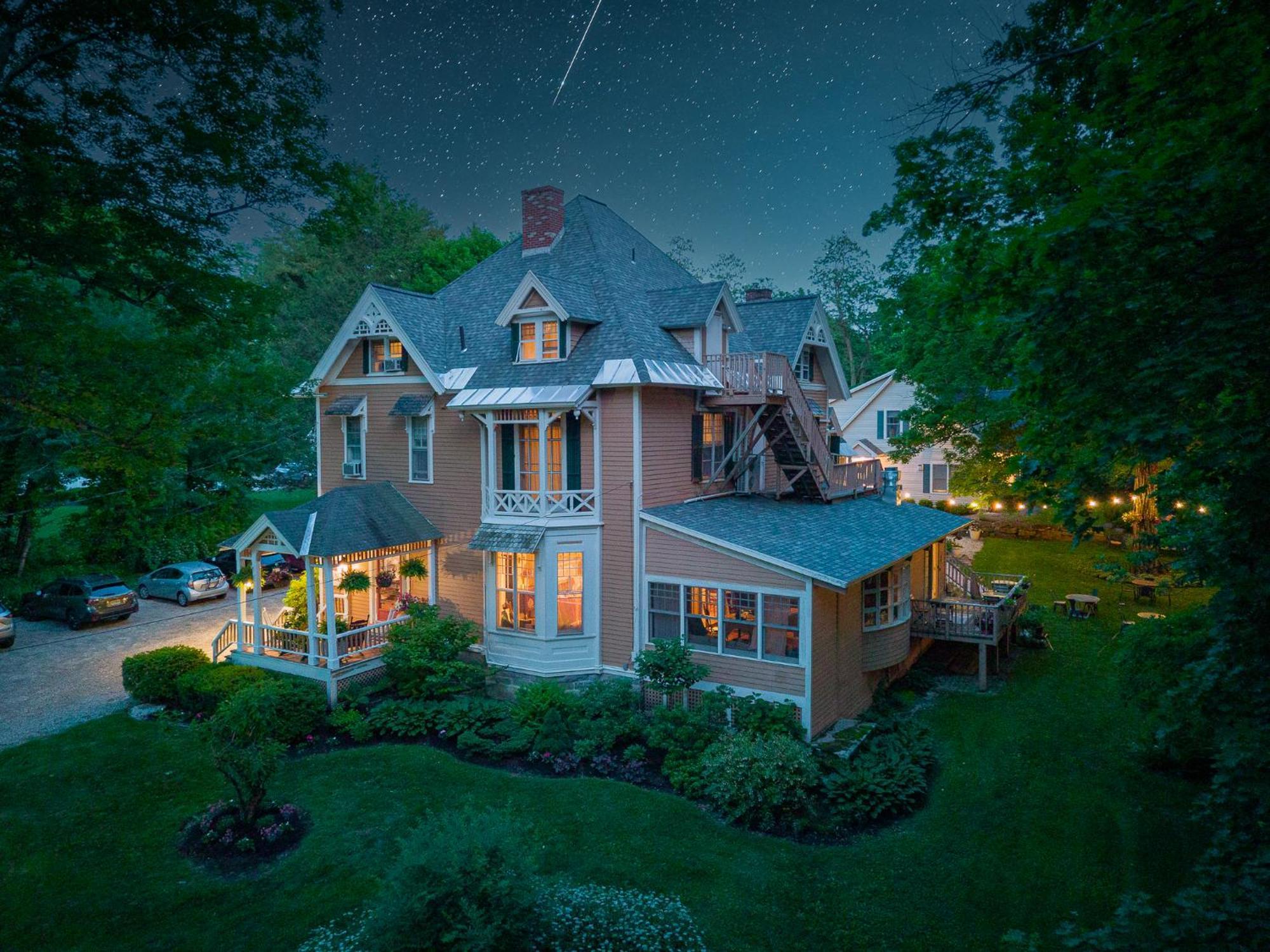 Brook Farm Inn เลนอกซ์ ภายนอก รูปภาพ